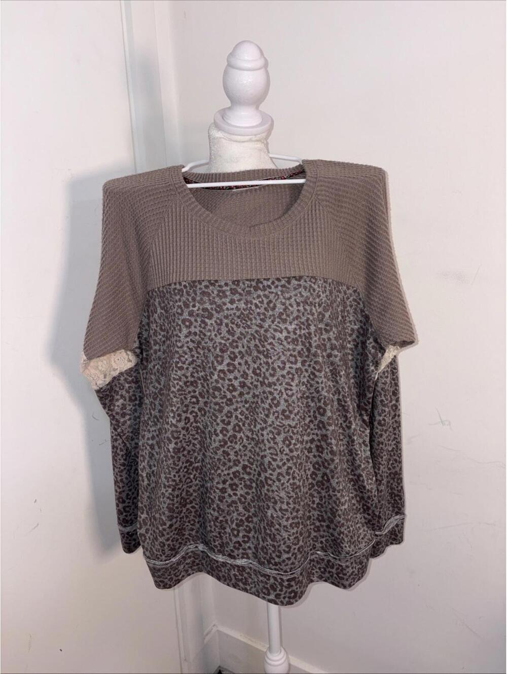 Knox Rose Sweater Animal Print Gray Beige Comfy Boho Arms Multi-textile Lace Med